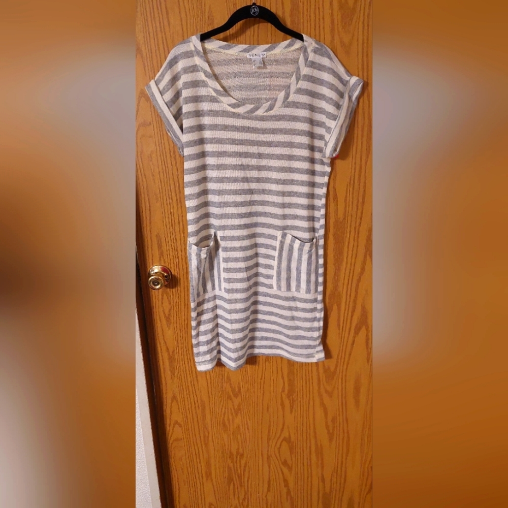 Grey and White dress with pockets